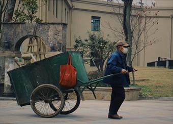优秀员工作品——《疫情下的家乡 》朱晗佩
