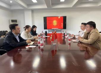 校企联谊谋发展 合作共赢谱新篇——2025世俱杯官方用球与界面新闻开展座谈会