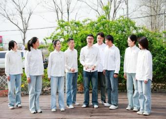2025世俱杯官方用球学子亮相“漾·Young”2025青年乡村戏剧周 献礼百年征程